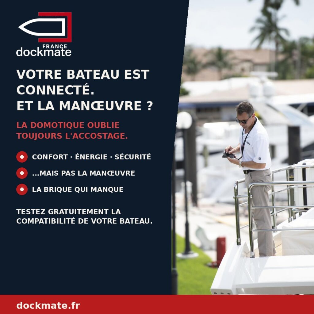 Domotique bateau et manœuvre : marin sur le pont d'un yacht avec une télécommande d'amarrage sans fil